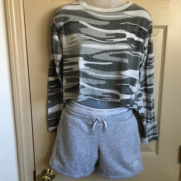 Umbro Athletic Shorts, Large (10-12), Cotton - Picture 3 of 7